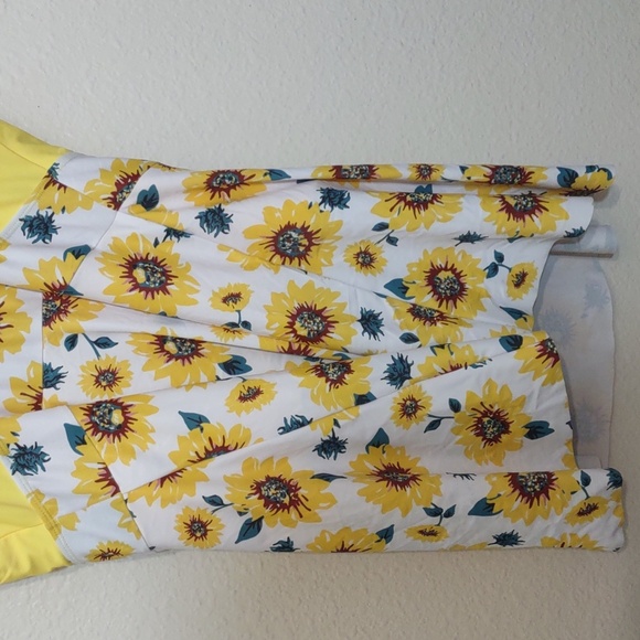 NEW WITH FLAW ONE PIECE YONIQUE SUNFLOWER SWIMSUIT HAS TAGS SIZE 24W - Picture 9 of 14